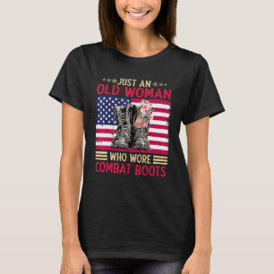 Camiseta Só Uma Velhinha Que Vestiu Boots Combates