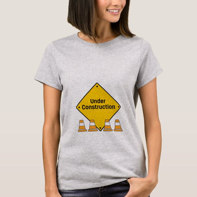 Camiseta Sob a construção com cones (Frente)