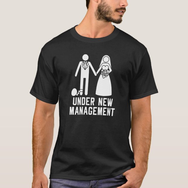 Camiseta Sob a nova diretoria, solteiros de casamento (Frente)
