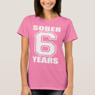 Camiseta Sober 6 anos branco no escuro