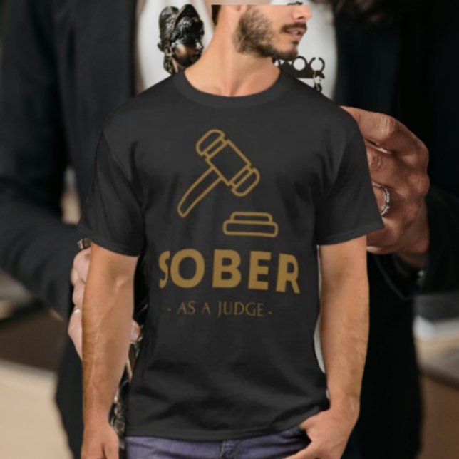 Camiseta Sober Como Juiz - Dourado Gavel Tee (Criador carregado)