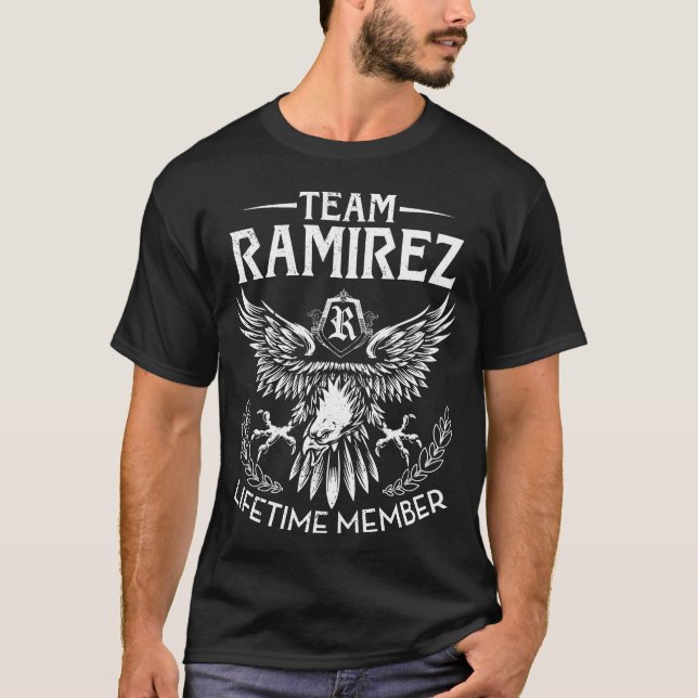 Camiseta Sobrenome Membro da Vida da Equipe RAMIREZ (Frente)