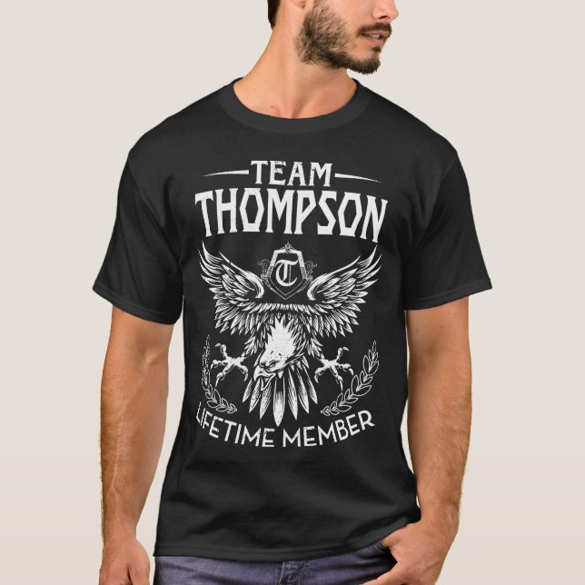 Camiseta Sobrenome Membro da Vida do Team THOMPSON (Frente)