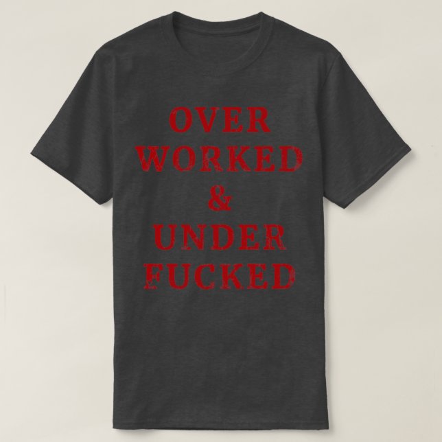 Camiseta Sobretrabalhado e Enganado (Frente do Design)