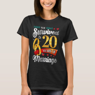 Camiseta Sobrevivemos A 20 Anos De Casamento Engraçado De C