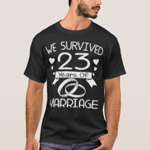 Camiseta Sobrevivemos A 23 Anos De Casamento 23 Anos