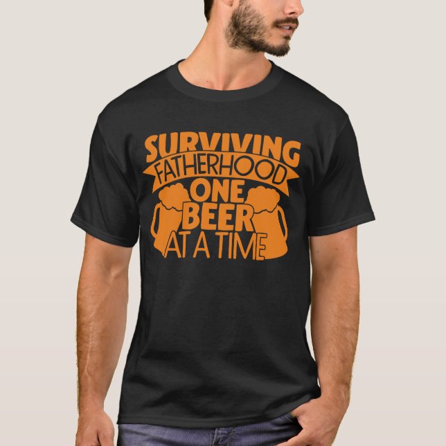 Camiseta Sobrevivendo À Fatria Uma Cerveja De Cada Vez (Frente)