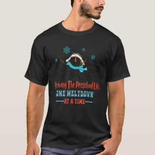 Camiseta Sobrevivendo à vida pré-escolar, um colapso de cad