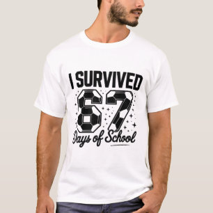 Camiseta Sobrevivi a 67 Dias de Escola Futebol Engraçado
