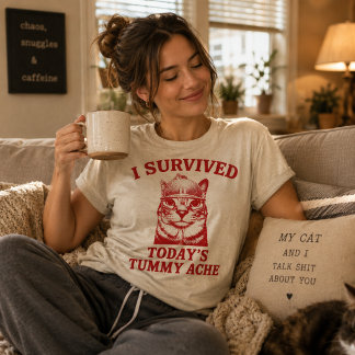 Camiseta Sobrevivi à Dor de Barriga de Hoje Gato Engraçado