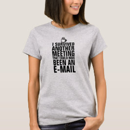 CAMISETA SOBREVIVI A OUTRA REUNIÃO DE T-SHIRT