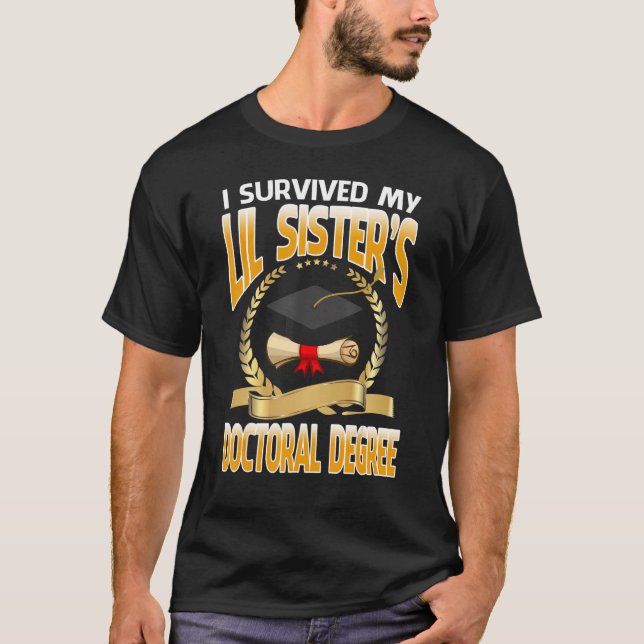 Camiseta Sobrevivi ao doutorado de minha irmã Lil (Frente)