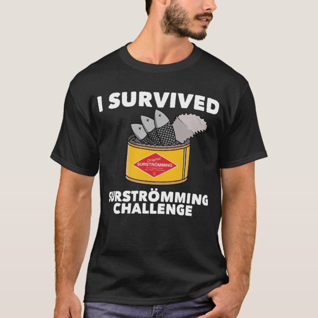 Camiseta Sobrevivi ao Surstromming da Comida Sueca Surstrom (Frente)