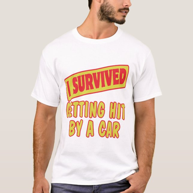 CAMISETA SOBREVIVI SENDO ATINGIDO POR UM CARRO (Frente)