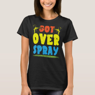 Camiseta Sobrevoou O Pulverizador Que Detém O Pintor De Cor