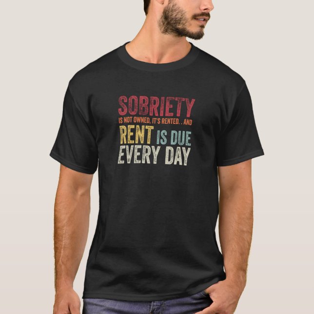 Camiseta Sobriety Is Not Owned It's Rented And Rent Is Due  (Frente)