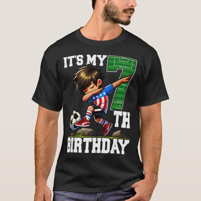Camiseta Soccer Boy It's My 7th Birthday American Flag  (Frente)
