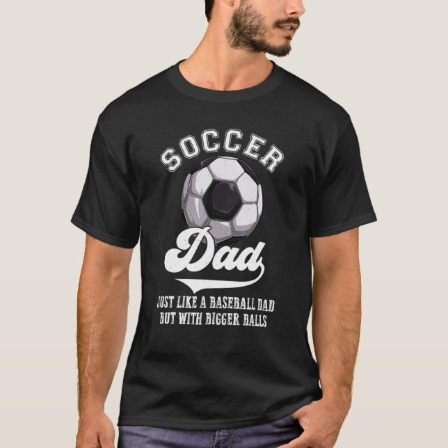 Camiseta Soccer Dad Like Baseball Dad With Bigger Balls Fat (Frente)