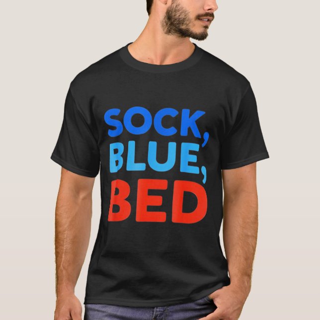 Camiseta Sock Blue Bed Funny Meme  (Frente)