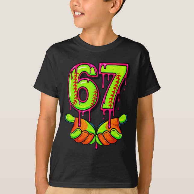 Camiseta Softball 67 Six Seven Funny Gen Alpha Meme Drip Te (Frente)