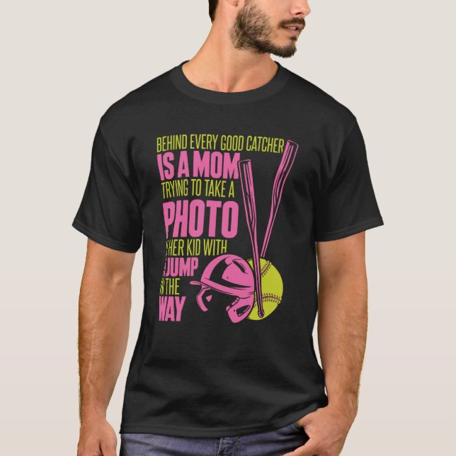 Camiseta Softball Mom Pitcher Batter Catcher Softball (Frente)