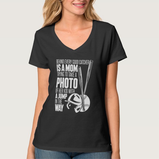 Camiseta Softball Mom Pitcher Catcher Batter Softball (Frente)