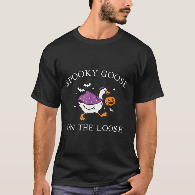 Camiseta Soky Goose On The Loose Funny Silly Goose Hallowee (Frente)