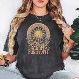 Camiseta Sol Boho Retro com Radiação de Positividade