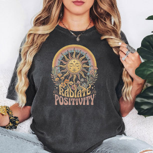 Camiseta Sol Boho Retro com Radiação de Positividade