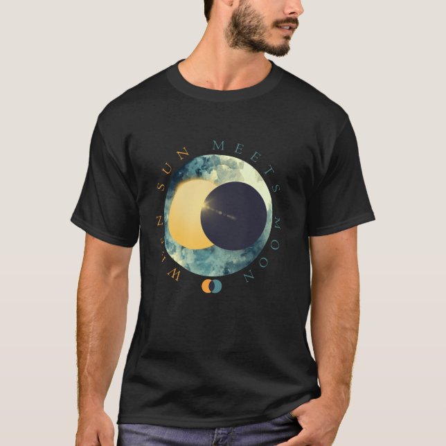 Camiseta Sol Celeste Encontra Fases da Lua Espaço Cósmico A (Frente)