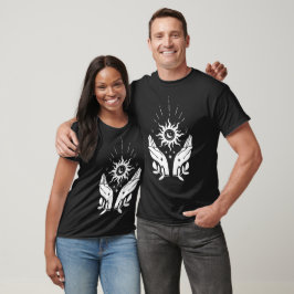 Camiseta Sol Celestial Lua e Mãos