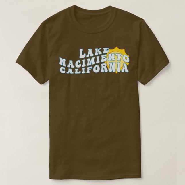 Camiseta Sol no lago Nacimiento California Retro Wavy (Frente do Design)