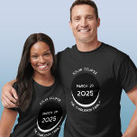 Camiseta Solar Eclipse 2025 T-Shirt Personalizado<br><div class="desc">Celebre o Eclipse Solar Parcial em 29 de março de 2025 com esta camiseta personalizada. Altere o nome da família e qualquer texto a ser personalizado.</div>