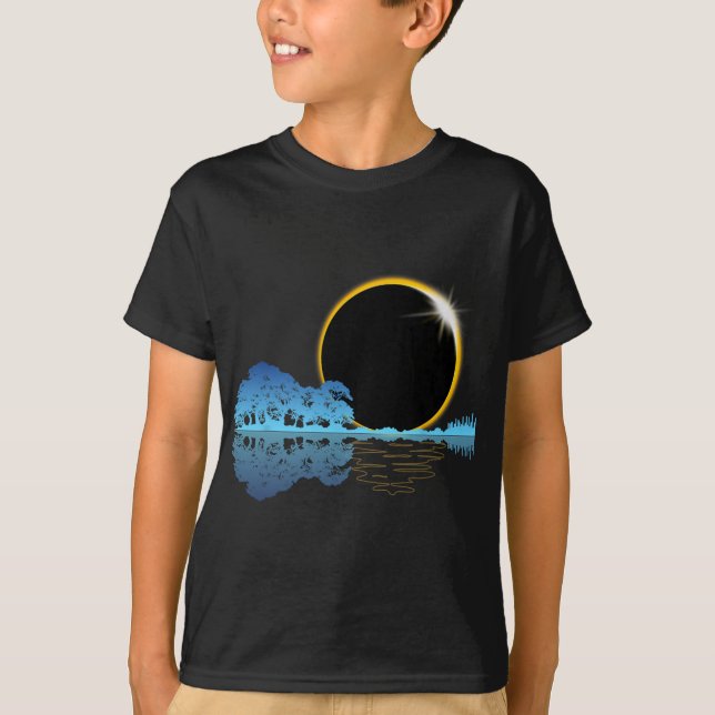 Camiseta Solar Eclipse Violão Natureza Lua Estilo Retroativ (Frente)