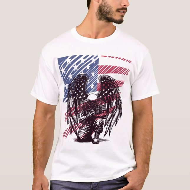 Camiseta Soldado Americano Rezando Arte da Bandeira dos EUA (Frente)