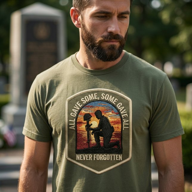 Camiseta Soldado do Dia da Memória Nunca Esquecido (Criador carregado)
