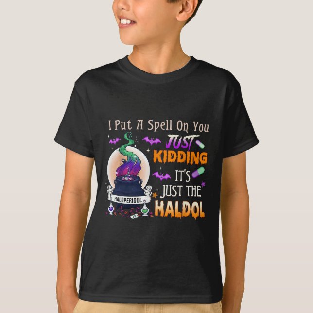 Camiseta Soletrar Só Brincadeira Haldol Halloween Enfermeir (Frente)