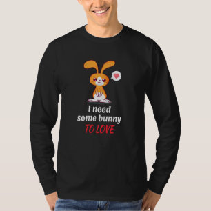 Camiseta Solteiro Bunny Precisa De Alguém Para Amar
