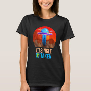 Camiseta Solteiro De Casal Cortado Ou Namorados OVNI De Ali
