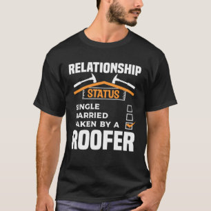 Camiseta Solteiro De Status Da Relação Casado Por Um Telhad