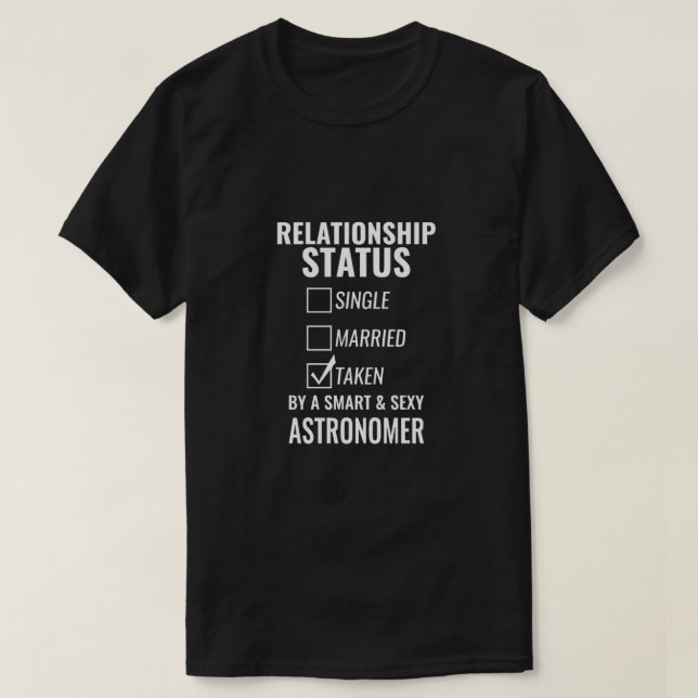 Camiseta Solteiro de Status de Relacionamento Casado por um (Frente do Design)