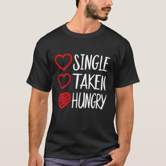 Camiseta Solteiro Engraçado Fez Uma Citação De Comida Famin (Frente)
