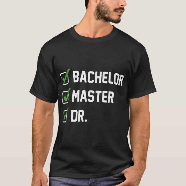 Camiseta SOLTEIRO FUNNY Master Doutorado Dr. Phd (Frente)