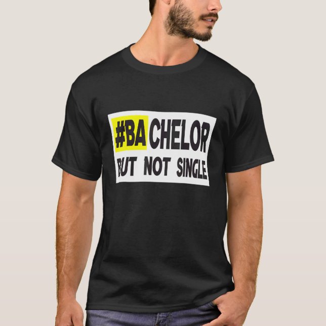 Camiseta Solteiro Mas Não Namorando Solteiro (Frente)