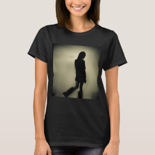 Camiseta Sombras Dançando na Parede da Escuridão