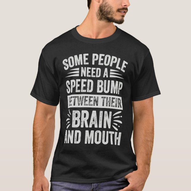 Camiseta Some People Need A Speed Bump Between Their Brain (Frente)