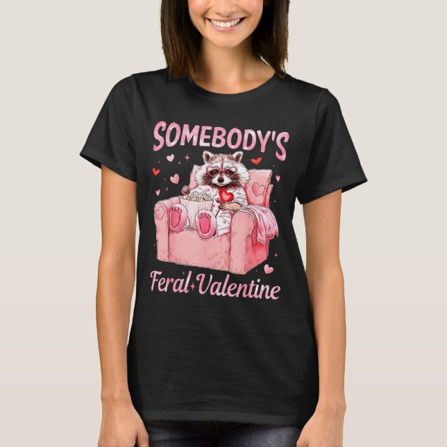 Camiseta Somebody's Feral Valentine Cute Raccoon Xoxo Valen (Frente)