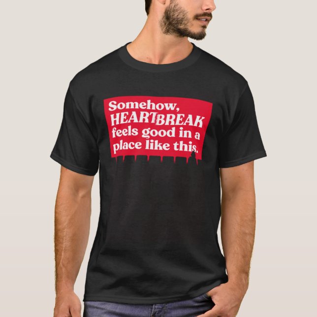 Camiseta Somehow Heartbreak Feels Good In A Place Like This (Frente)