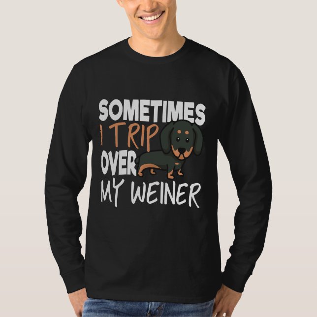 Camiseta Sometimes I Trip Over My Weiner Funny Dachshund (Frente)