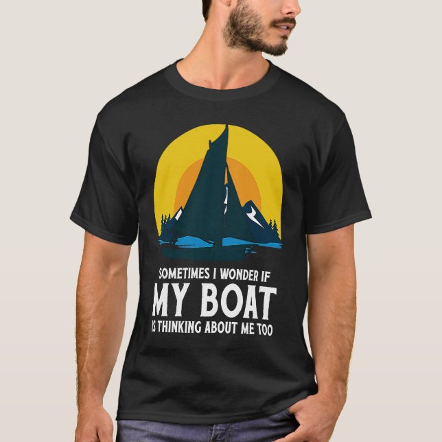 Camiseta Sometimes I Wonder If My Boat Is Thinking About Me (Frente)